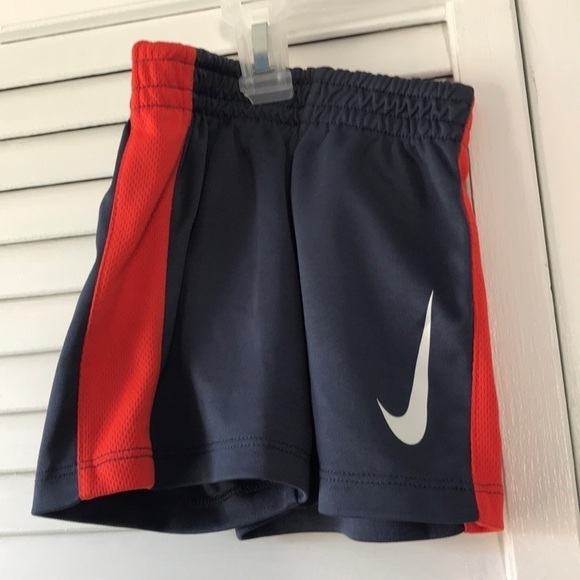 3/$25 Nike 3 piece Lot - Picture 4 of 10